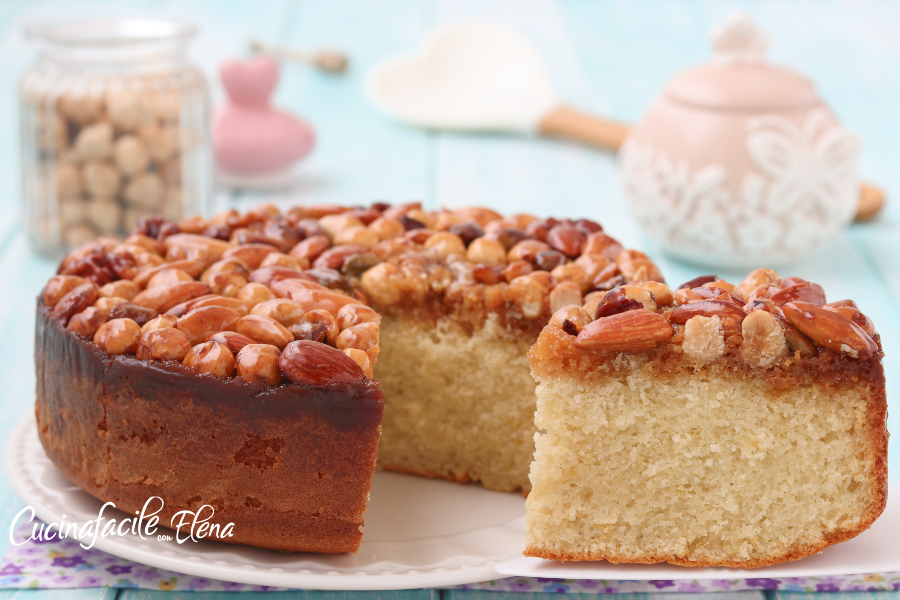 Bolo de crocante de frutas secas