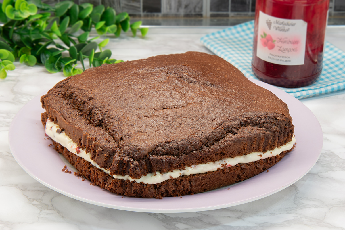 Bolo de cacau com creme diplomático