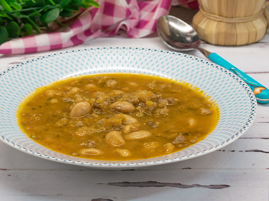 Sopa de leguminosas e linguiça à moda das Marcas