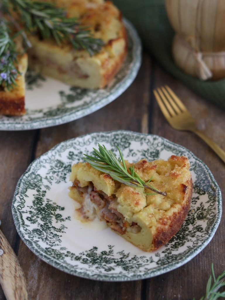 Farofa de batata com linguiça e taleggio