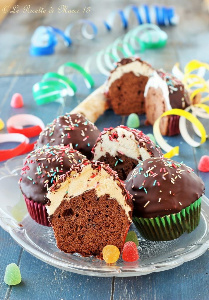 Cupcakes de chocolate com funfetti