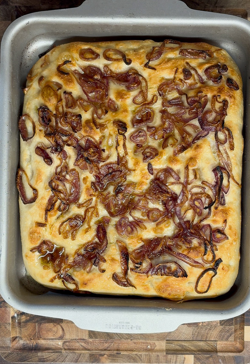 FOCACCIA COM CEBOLAS CARAMELIZADAS