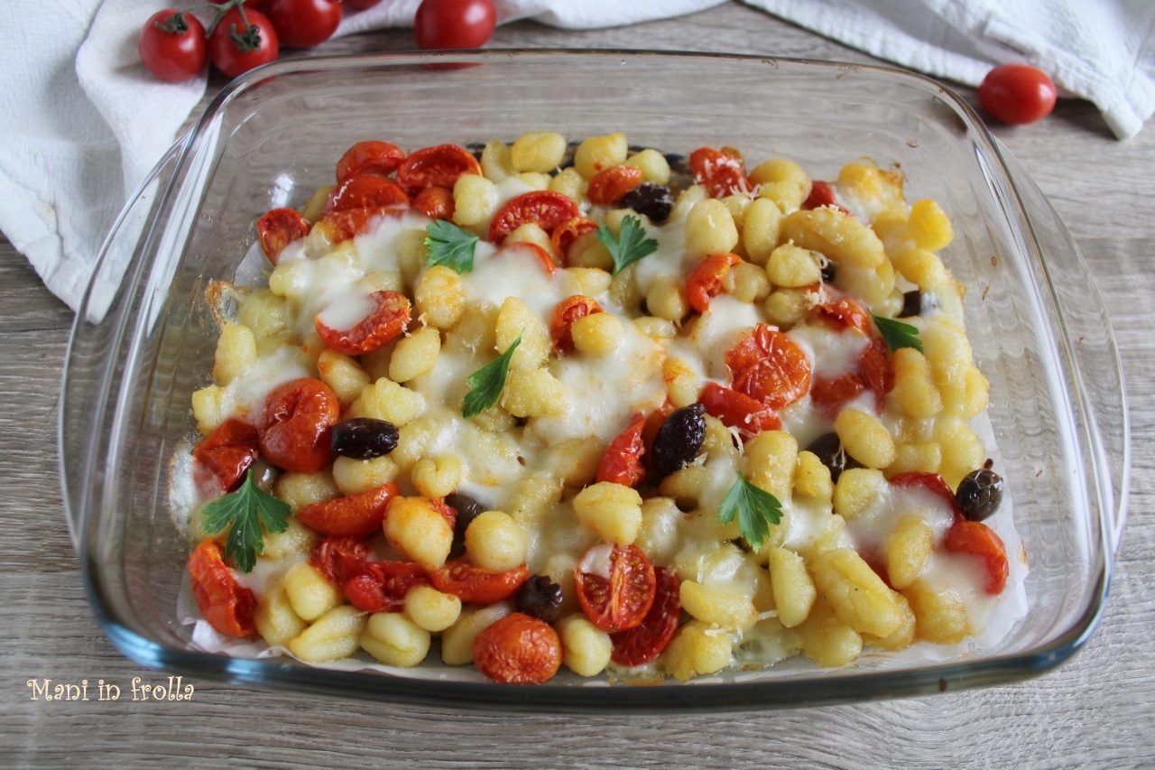 Nhoque na assadeira com tomatinhos e muçarela