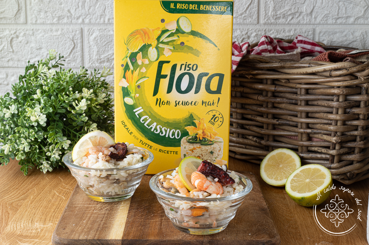 Salada de arroz com frutos do mar em porções individuais