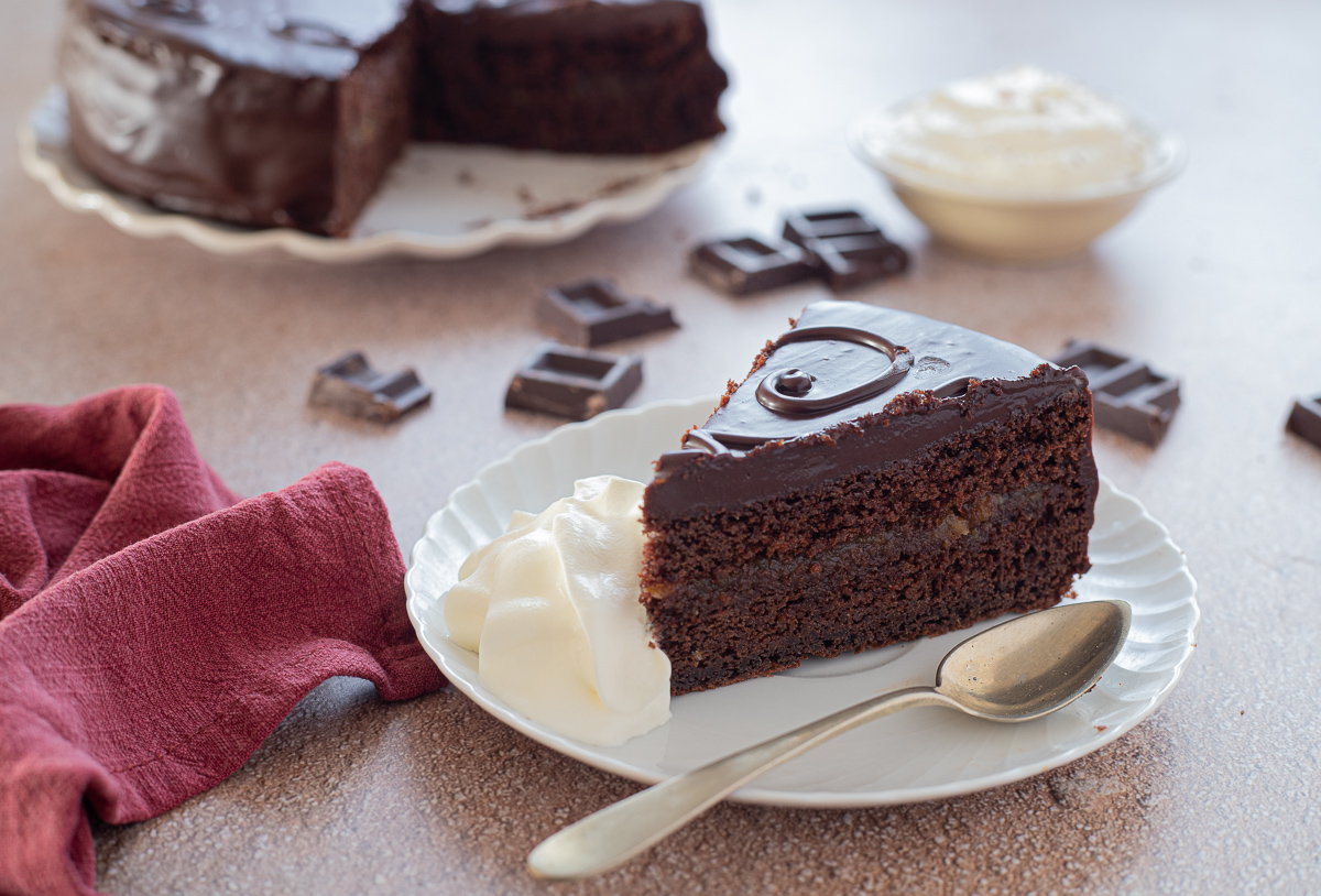 Bolo Sacher receita fácil bem macio