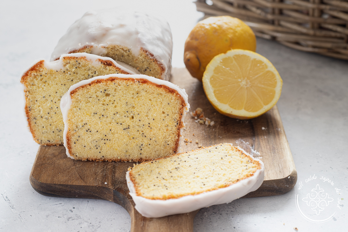Bolo de limão com sementes de papoula