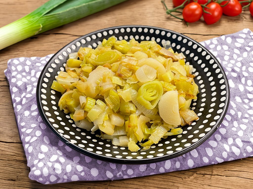 Alho-poró na frigideira