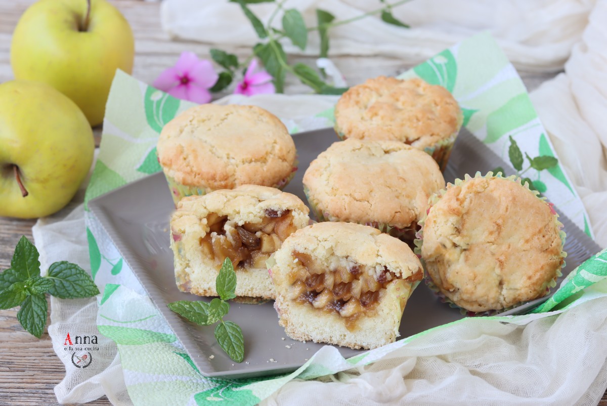 Bolinho macio com coração de maçã e canela