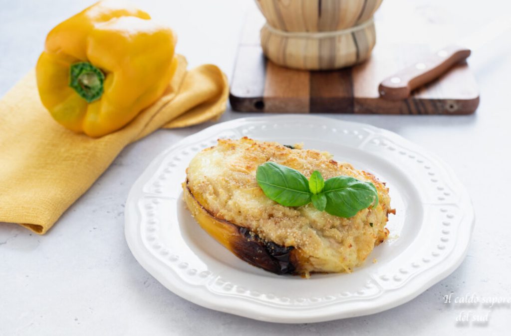 Pimentões assados recheados com batata e atum