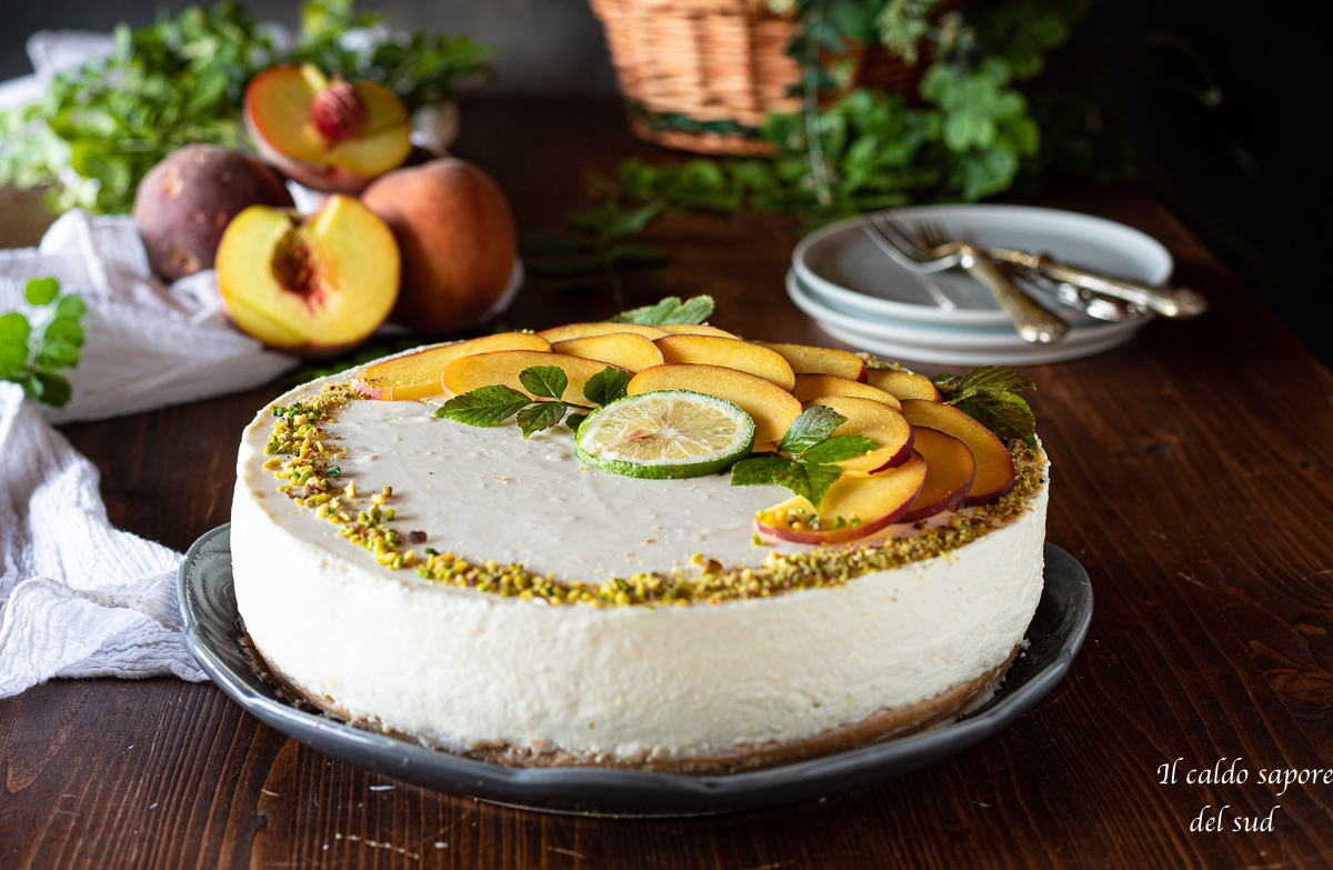 Cheesecake de pêssego com mascarpone, creme de leite e iogurte