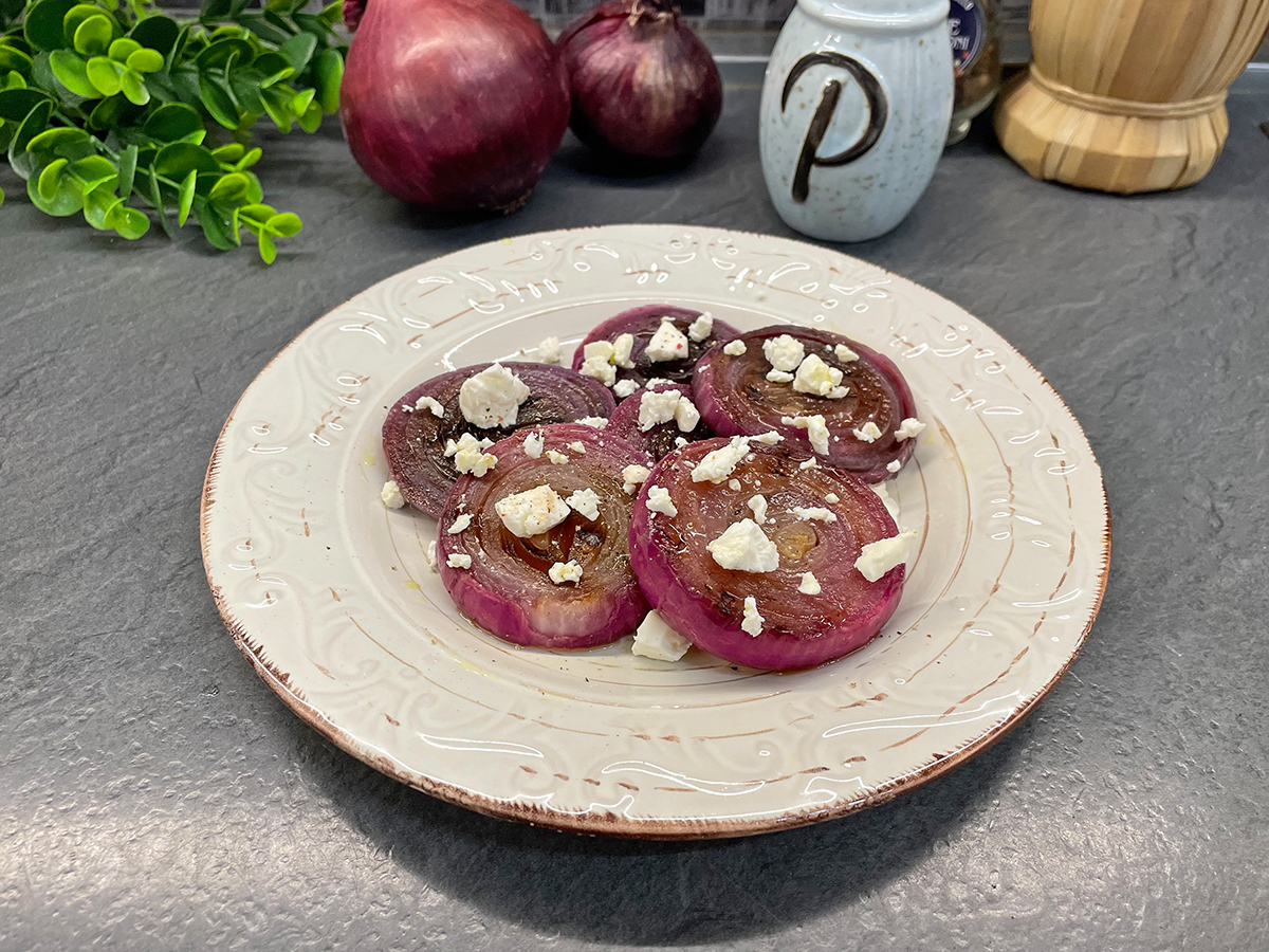 Cebolas roxas grelhadas com feta