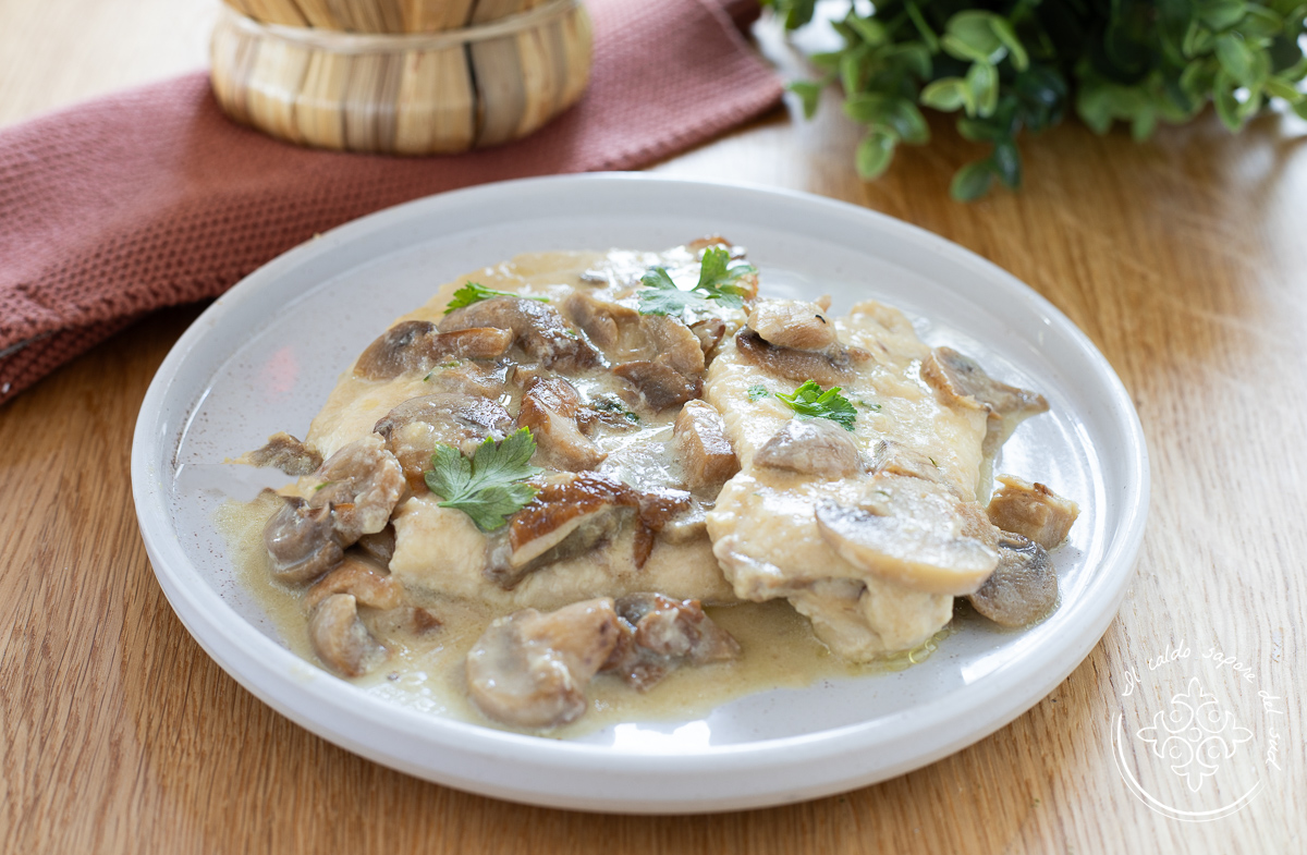 Escalopes de frango cremosos com cogumelos
