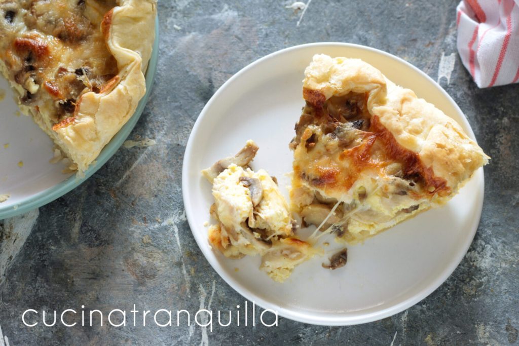 Torta rústica de ricota com cogumelos e peito de frango