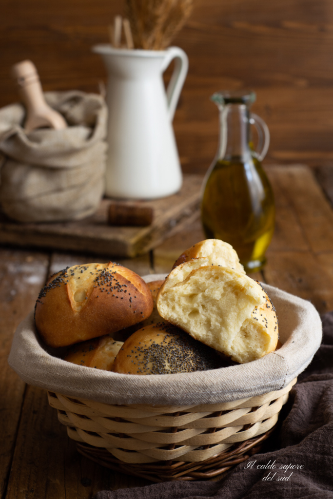 Pãezinhos de leite com azeite de oliva e sêmola remacinada