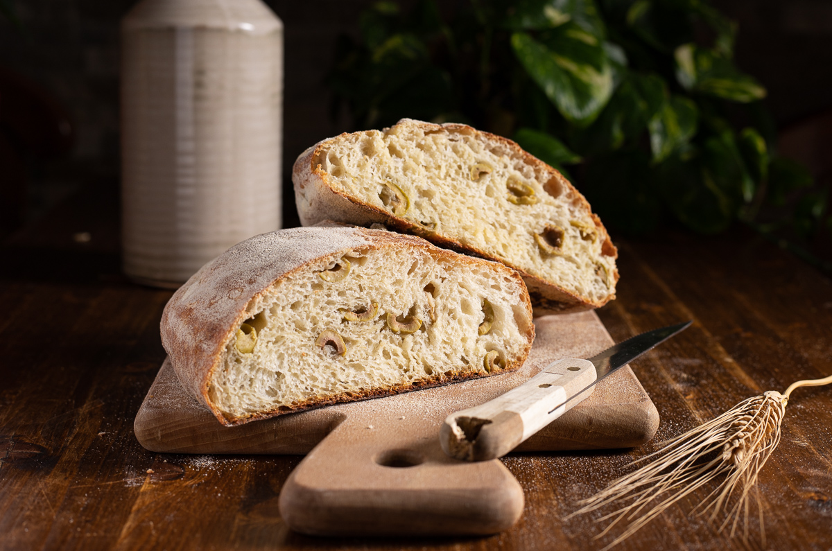 Pão de azeitonas com fermento biológico super fácil