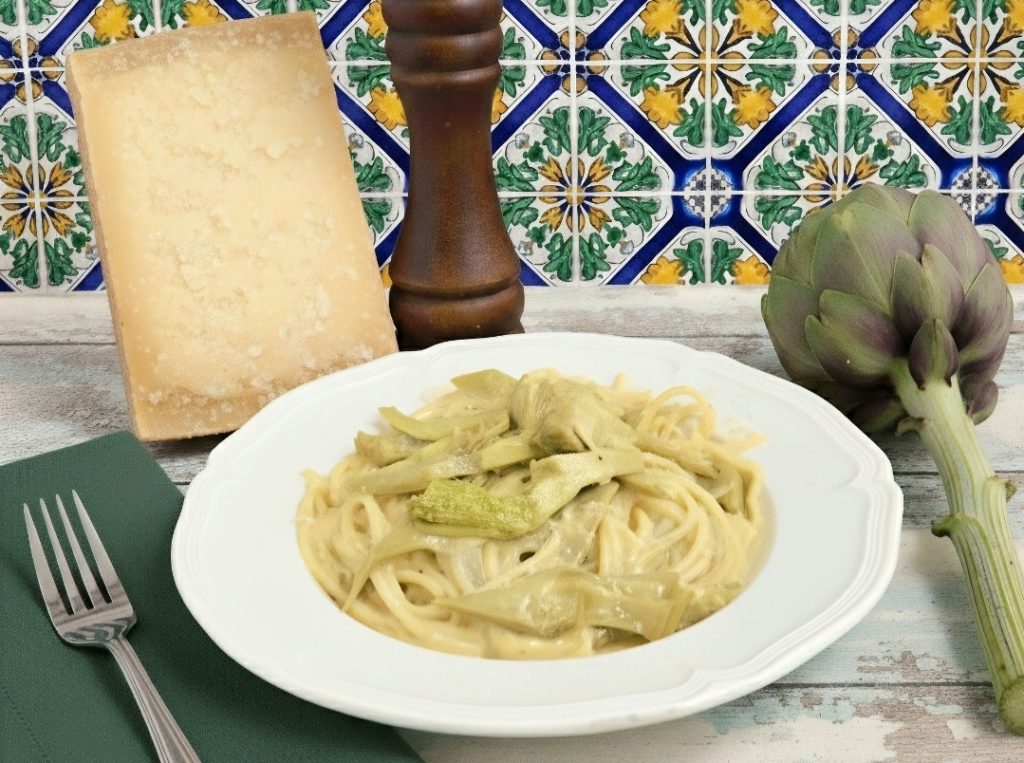 Espaguete com alcachofras e creme de parmesão