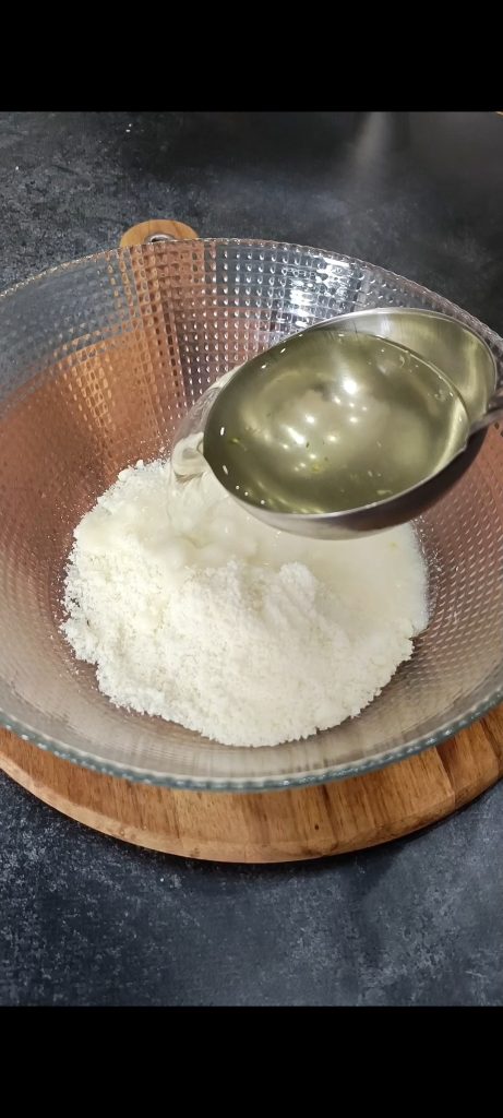 Preparar o creme de pecorino