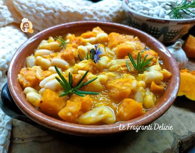 Sopa de abóbora e feijão