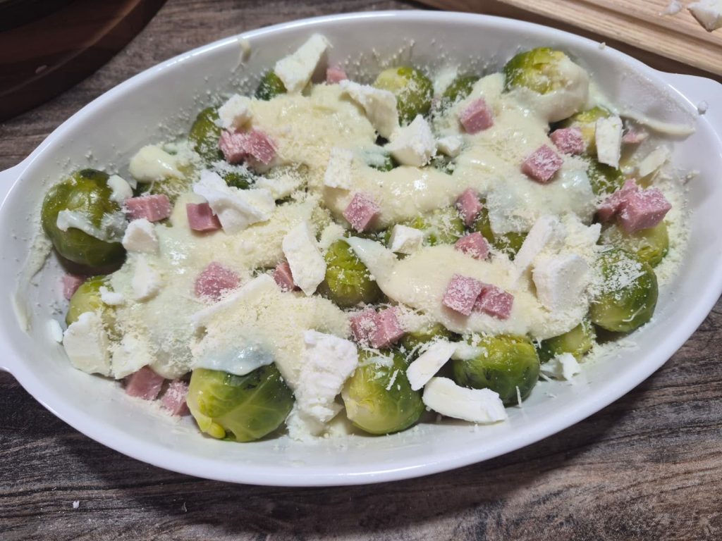 Couve-de-bruxelas gratinadas no forno ou na fritadeira sem óleo