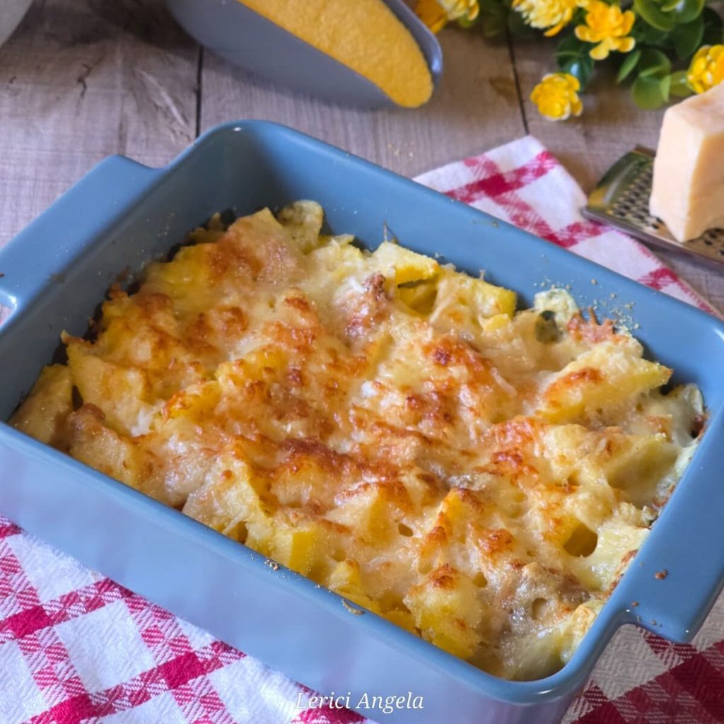 Quadradinhos de polenta crocantes com recheio cremoso