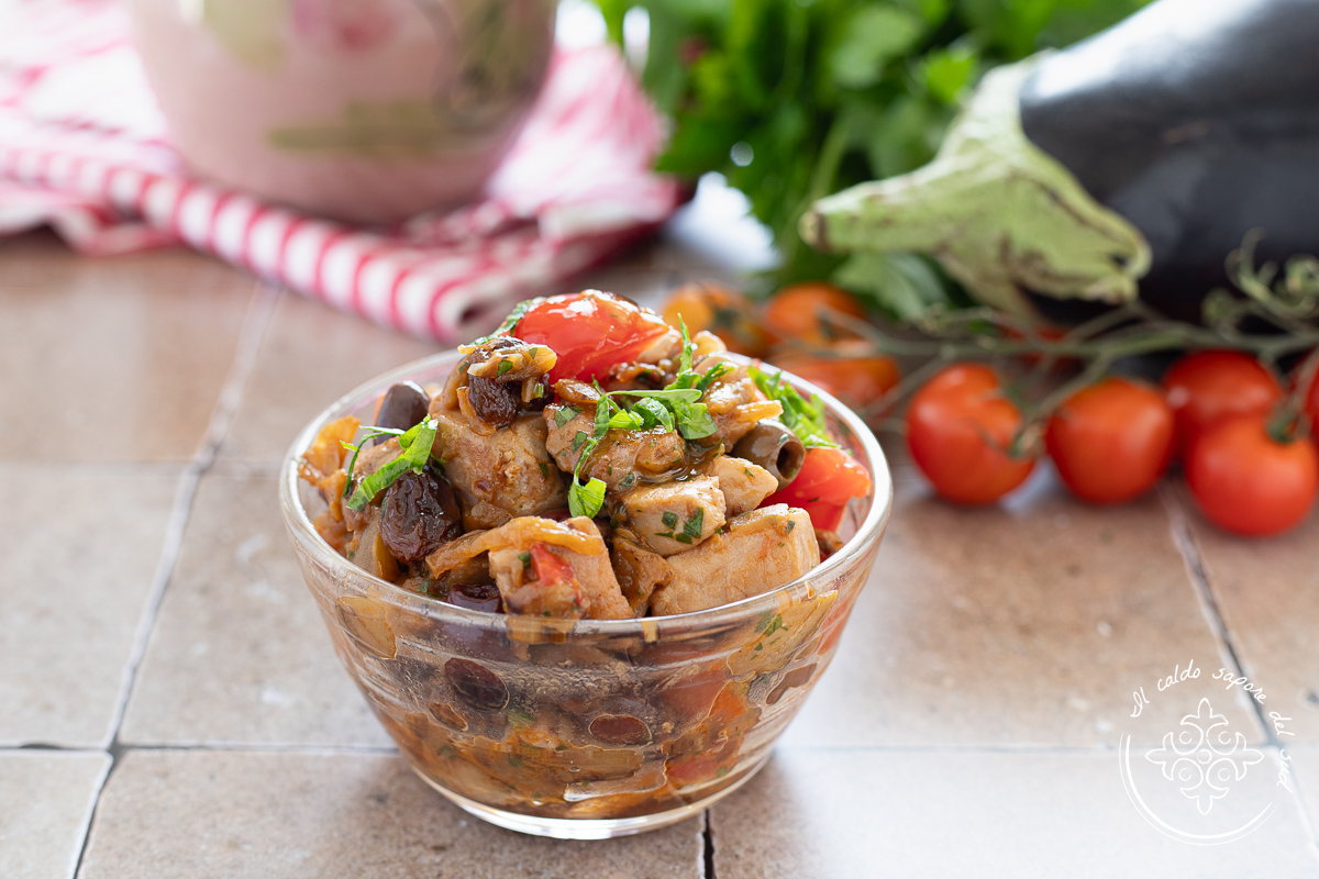 Atum fresco, berinjelas e tomatinhos