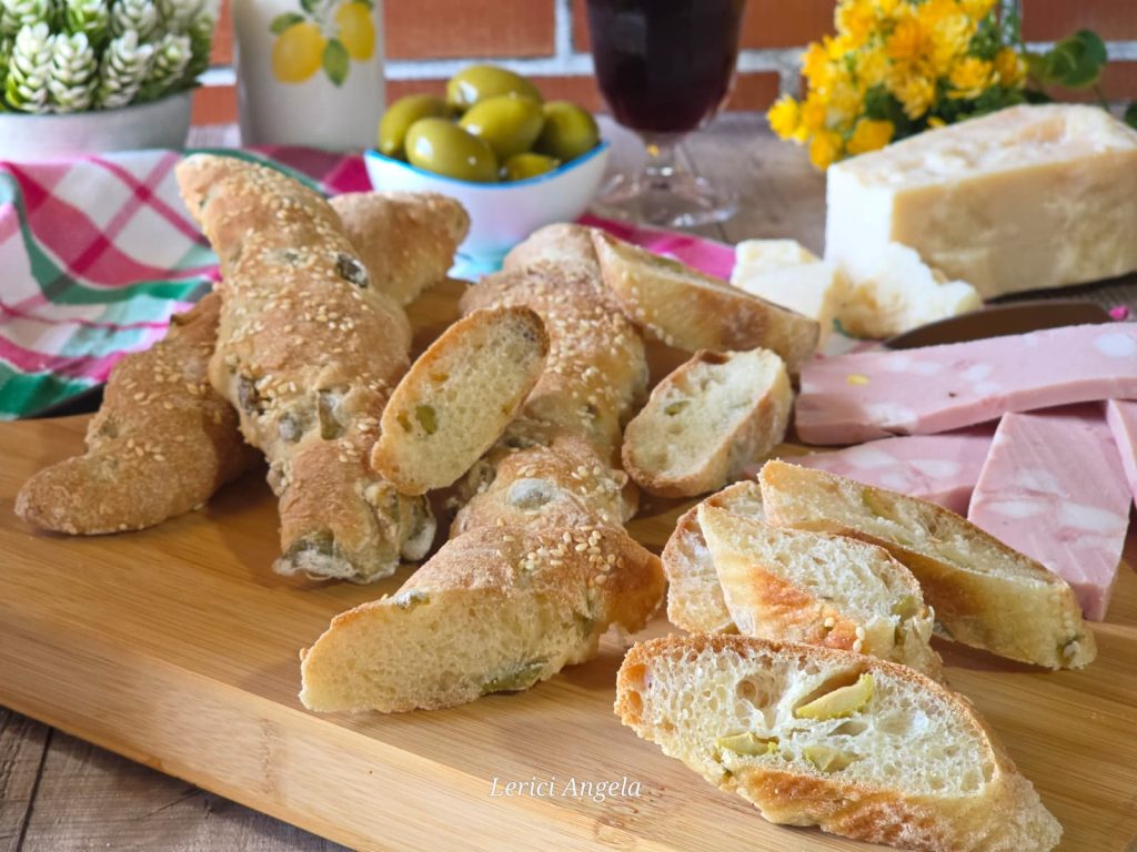 Pãezinhos rústicos de azeitona