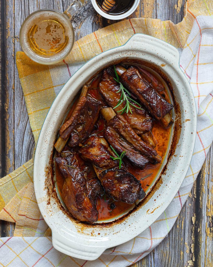 costelinhas glaceadas com cerveja e mel