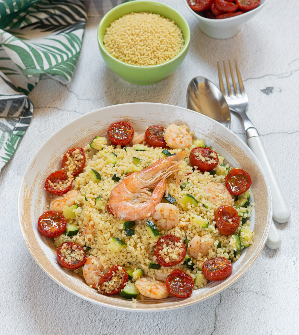 Couscous com abobrinhas, camarões e tomatinhos confit