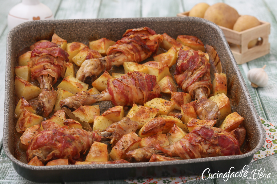 Coxas de frango com bacon e batatas ao forno