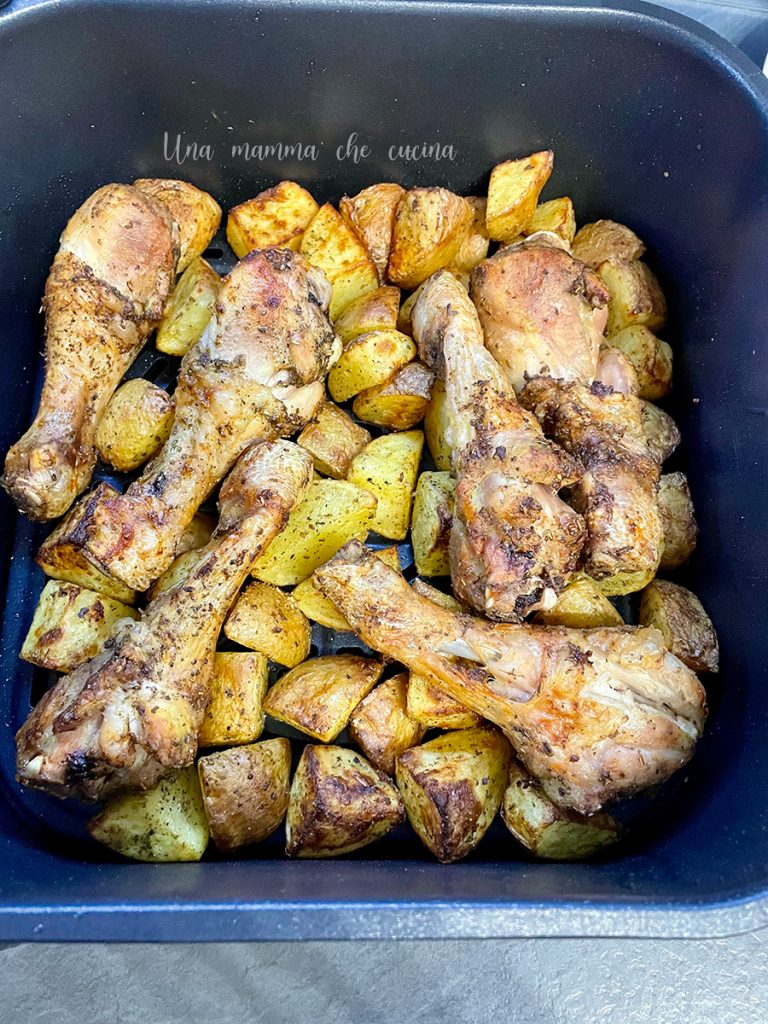 Coxas de frango na fritadeira a ar