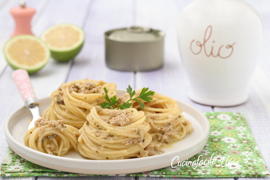 Macarrão alho, óleo e atum com limão