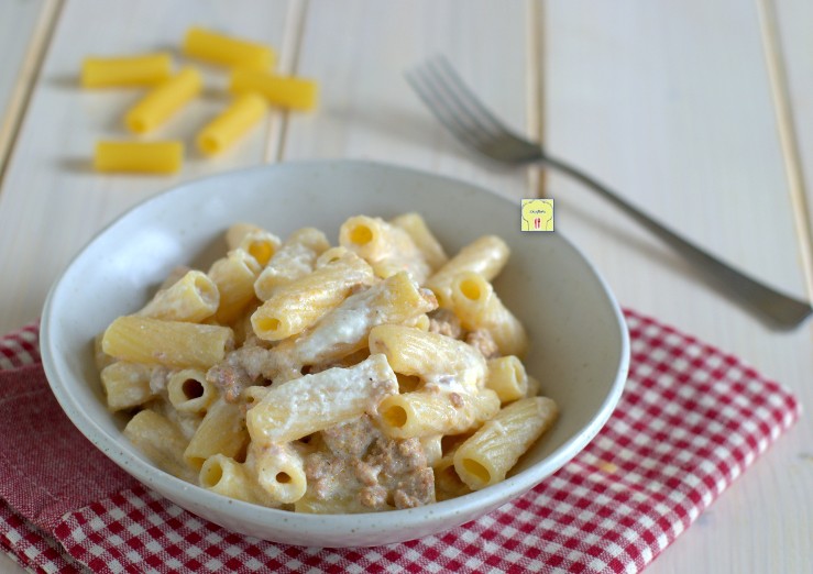 Macarrão com ricota e linguiça