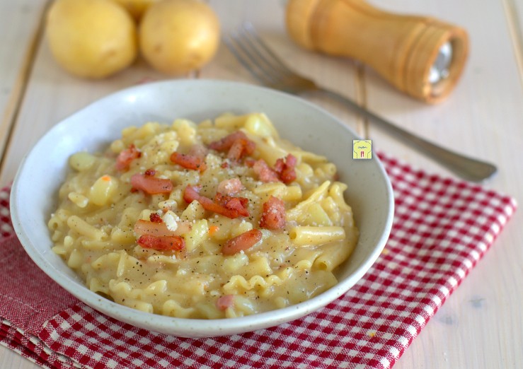 Massa e batatas cacio e pepe