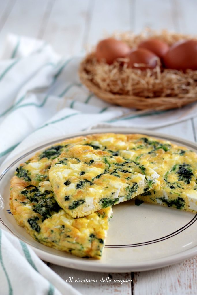 omelete-de-forno-com-espinafre-feta-servida
