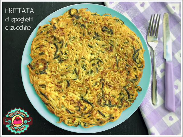 Omelete de espaguete e abobrinha