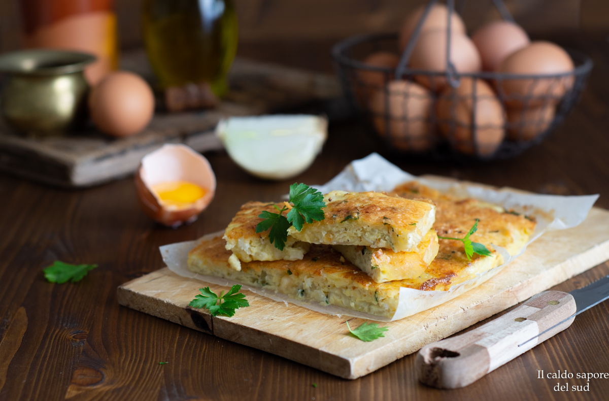 Omelete de cebola assada no forno