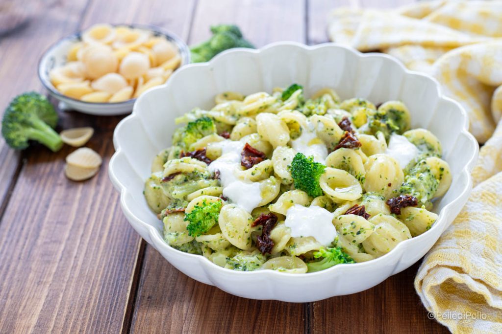 orecchiette com brócolis burrata