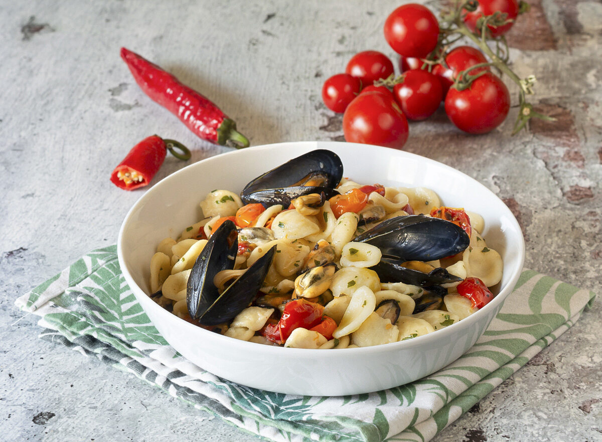 Orecchiette com mexilhões e tomatinhos confit