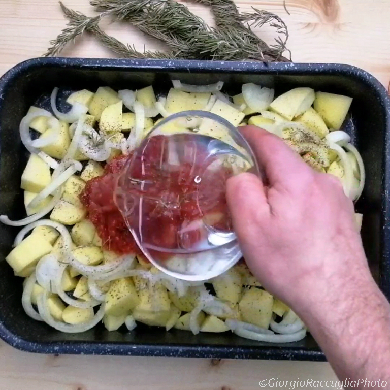 receita de linguiça e batatas à pizzaiola