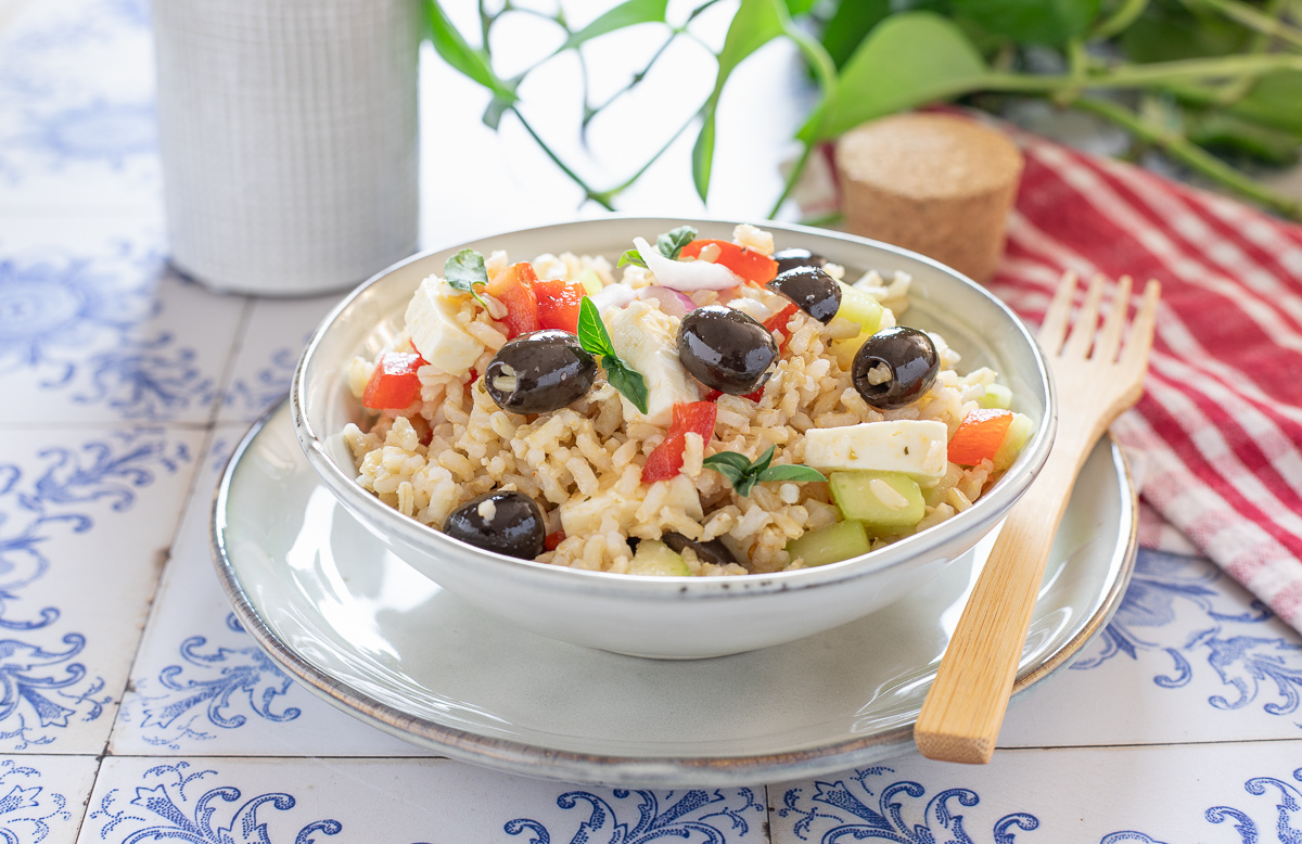 Salada de arroz integral vegetariana