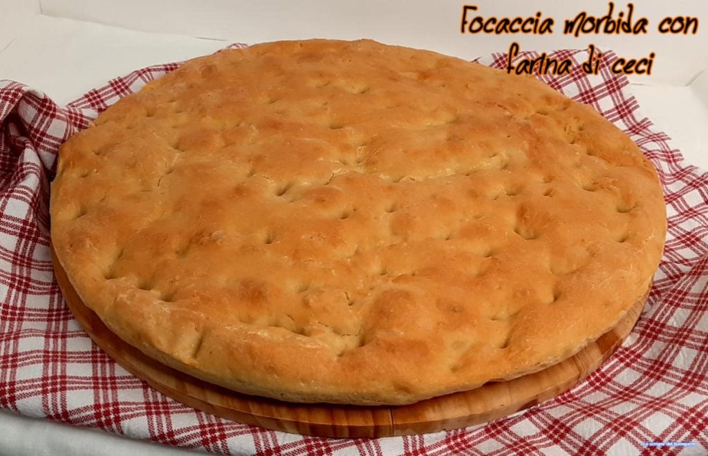 Focaccia macia com farinha de grão-de-bico