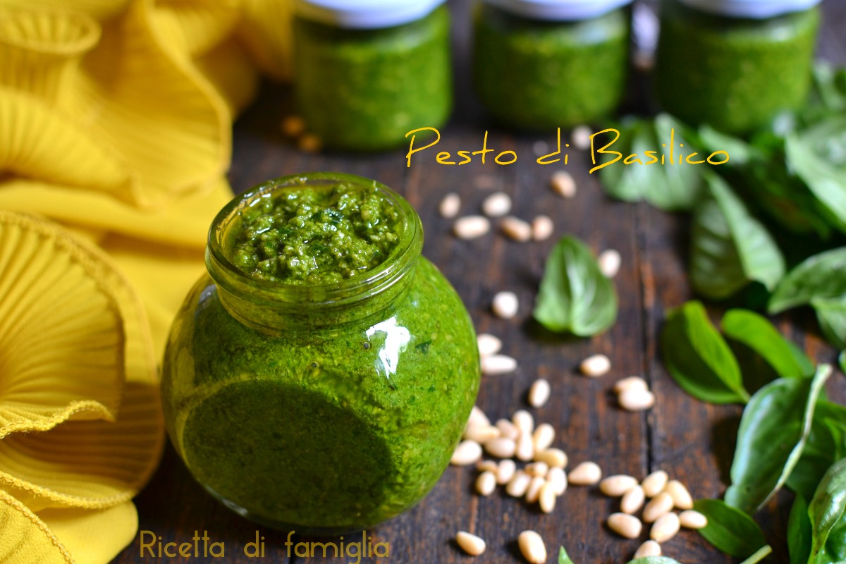 Eu faço o pesto de manjericão em casa só com a velha receita da família