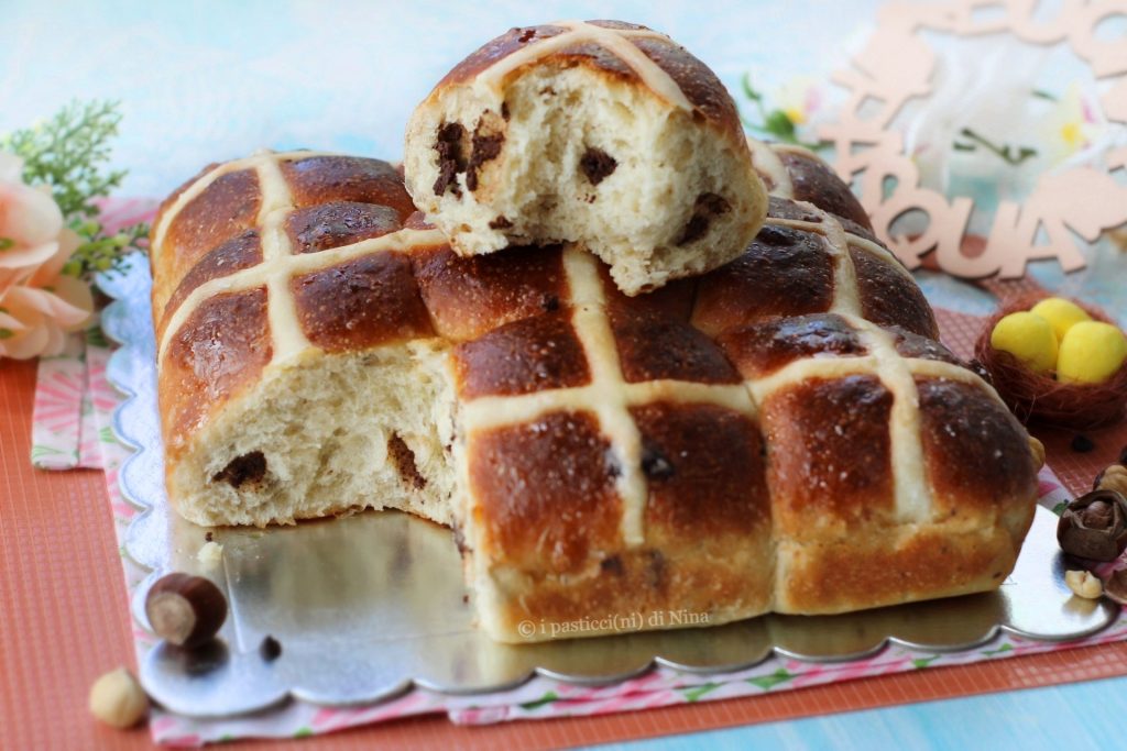 Hot cross buns pãezinhos doces com avelãs e chocolate receita de Páscoa I Pasticcini di Nina