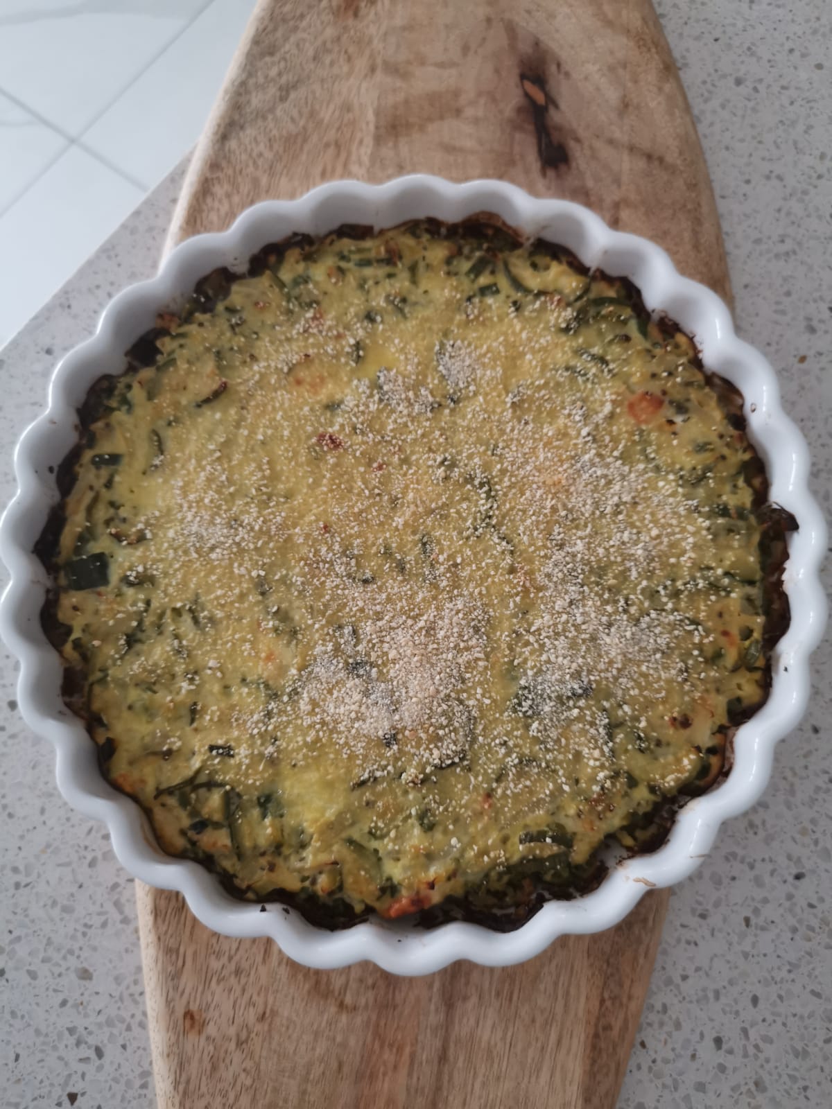 Frittata de abobrinha assada alta com 3 ovos