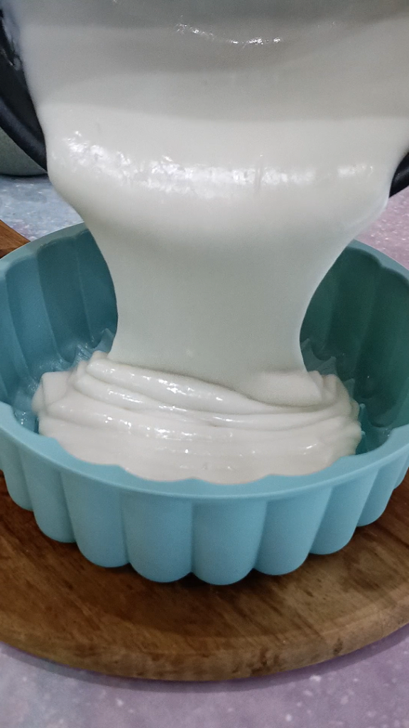 Versiamo in uno stampo in silicone