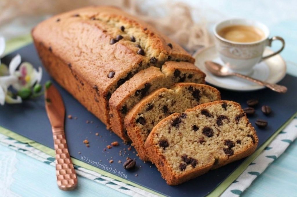 plumcake al caffè con gocce di cioccolato ricetta facile per la colazione i pasticcini di Nina
