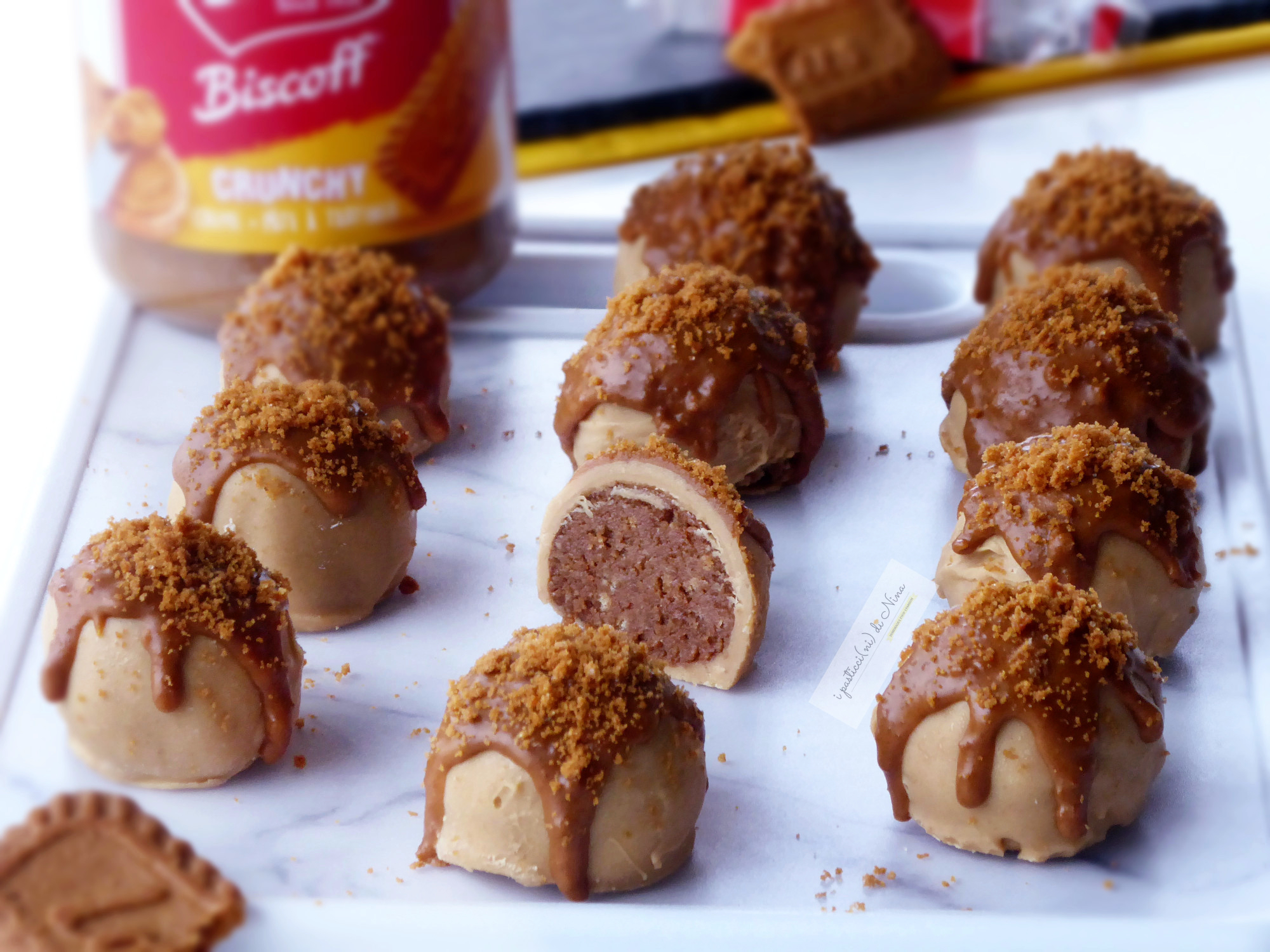 PRALINAS DE CHOCOLATE GOLD E BISCOITOS CARAMELIZADOS