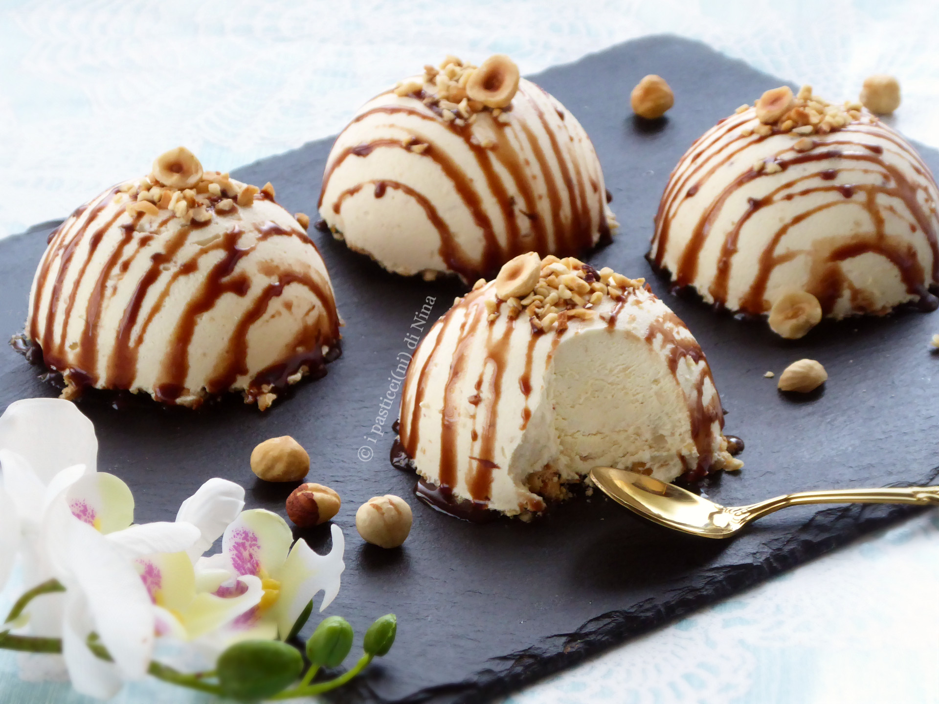 SEMIFREDDO DE AVELÃS COM CARAMELO