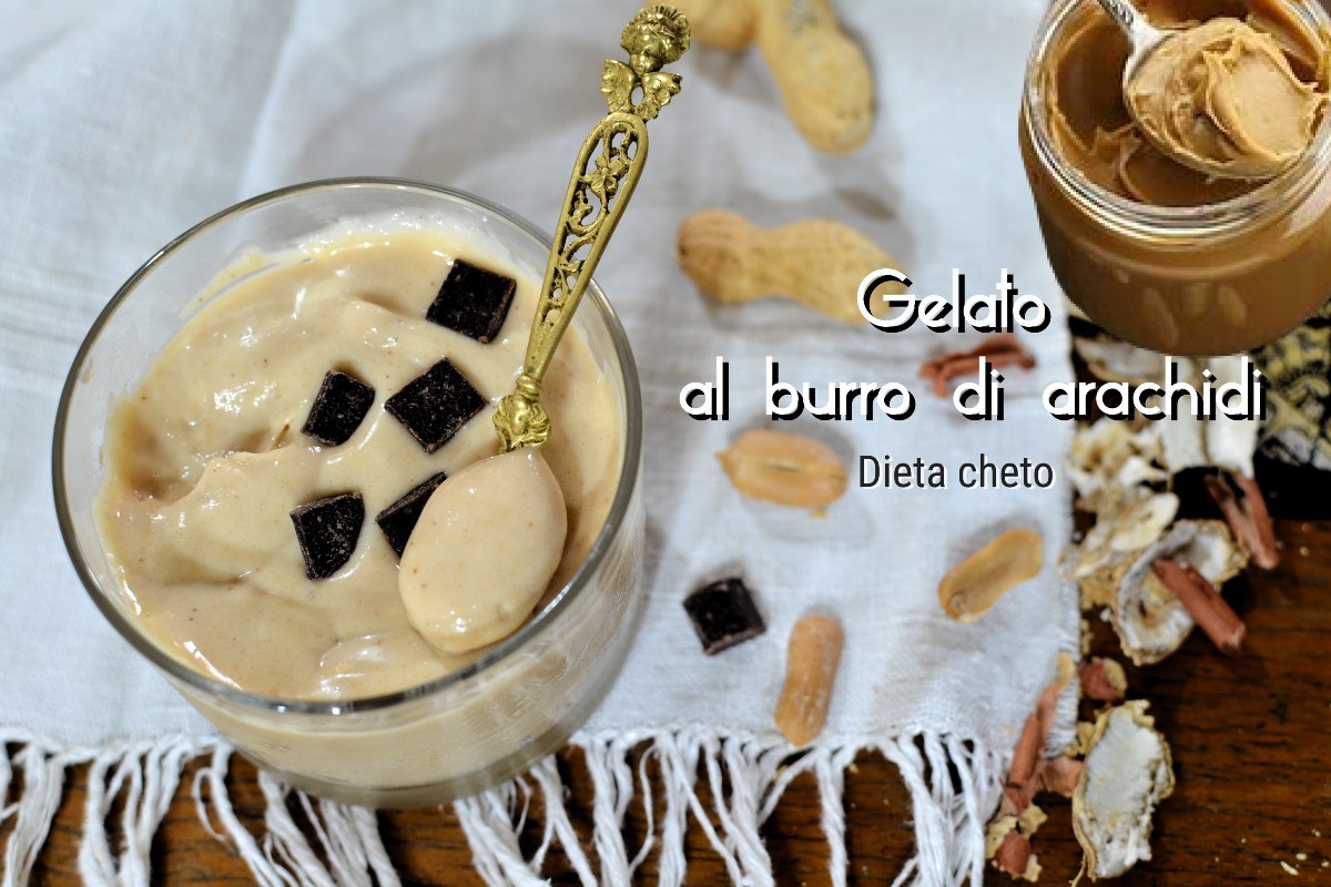 Sorvete keto de manteiga de amendoim pronto em 1 minuto com 3 ingredientes