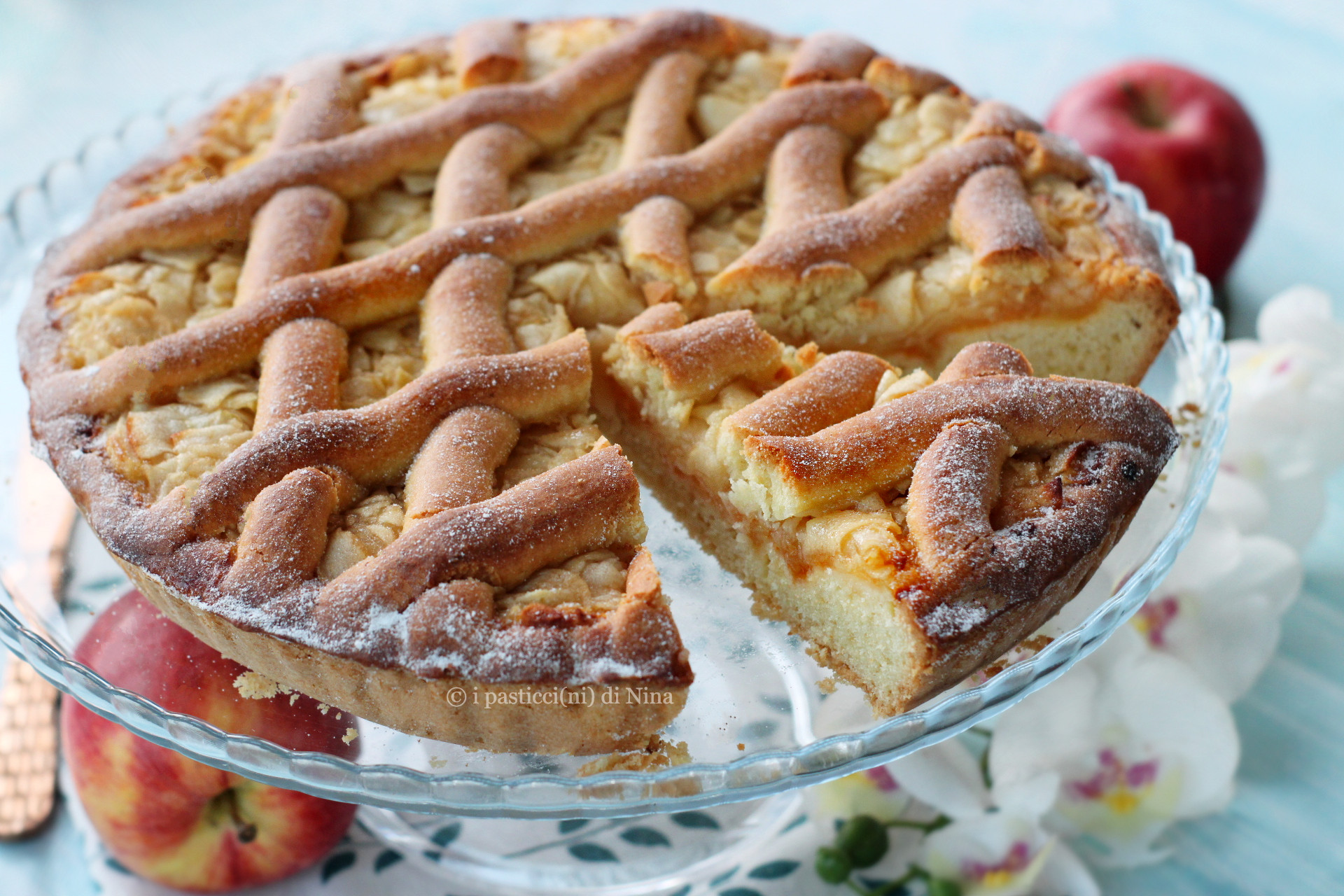 TORTA DE MASSA FROLLA BATIDA COM MAÇÃS E GELEIA